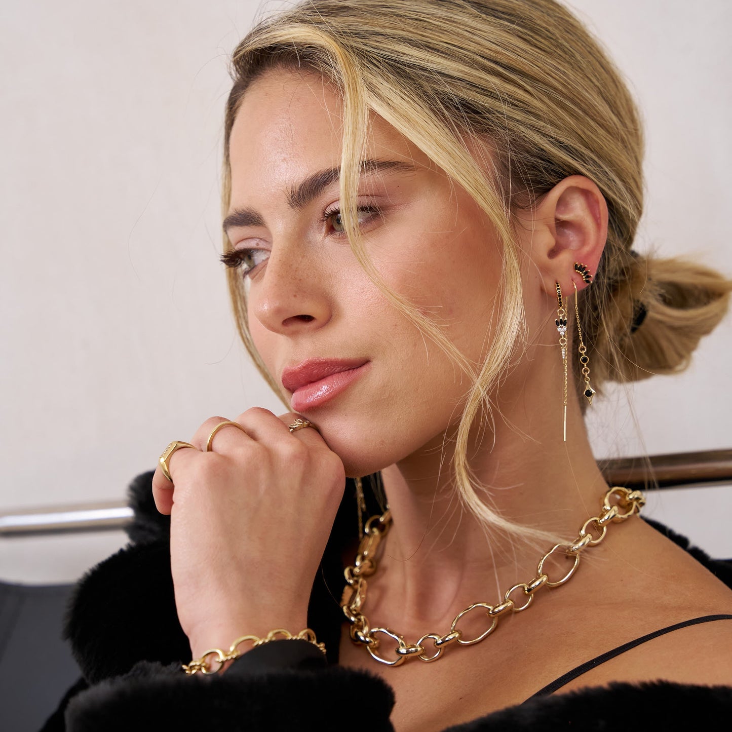 עגיל לוטוס שחור